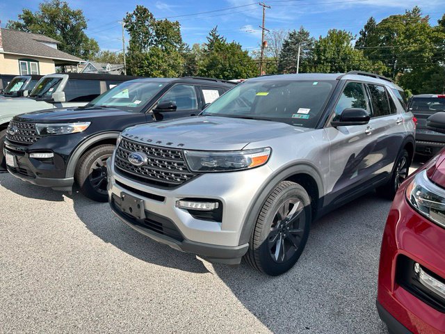 Certified 2023 Ford Explorer XLT w/ Equipment Group 202A AWD/4WD image 3
