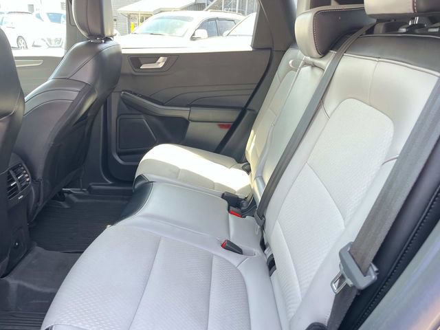 Certified 2025 Ford Escape SE FWD image 27