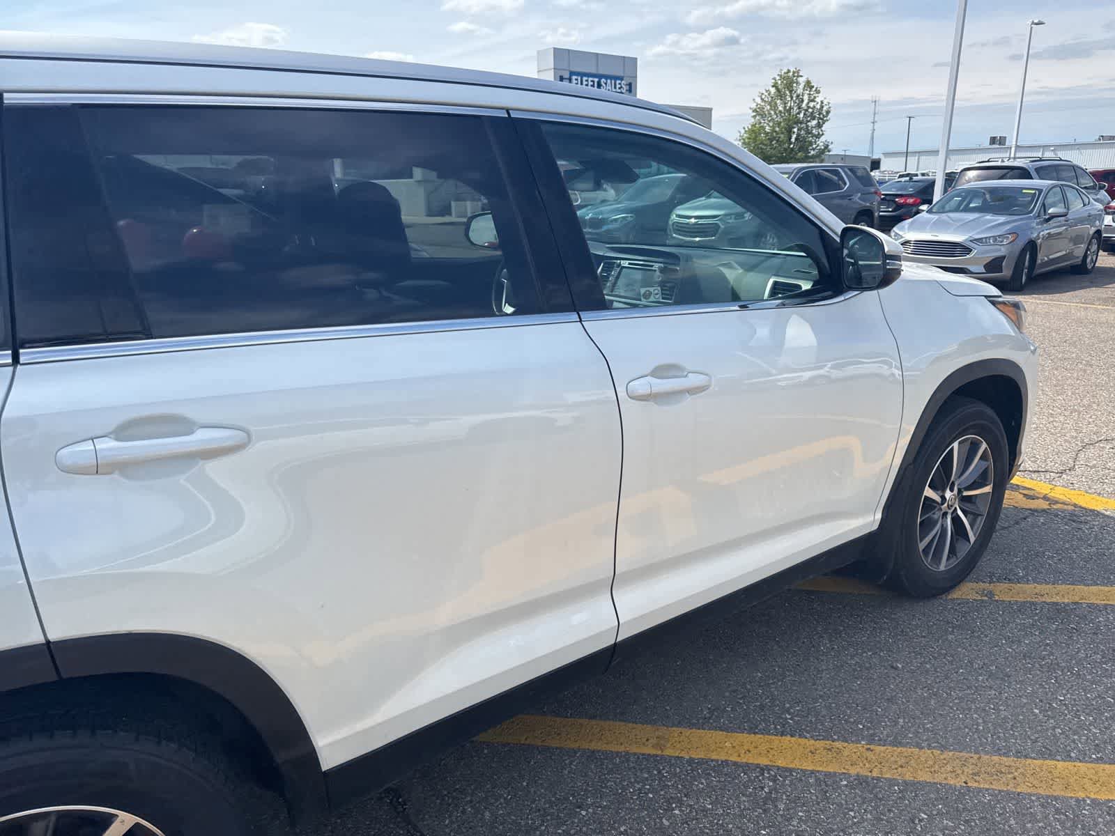 Used 2019 Toyota Highlander AWD V6 image 12