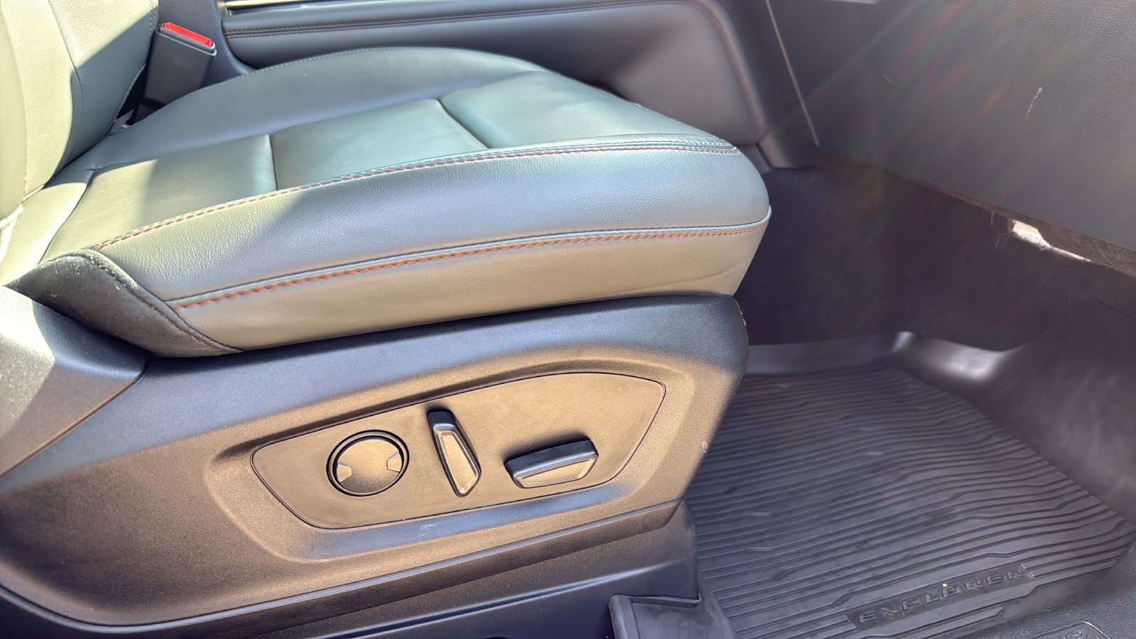 Certified 2025 Ford Explorer Active w/ Active Comfort Package RWD image 24