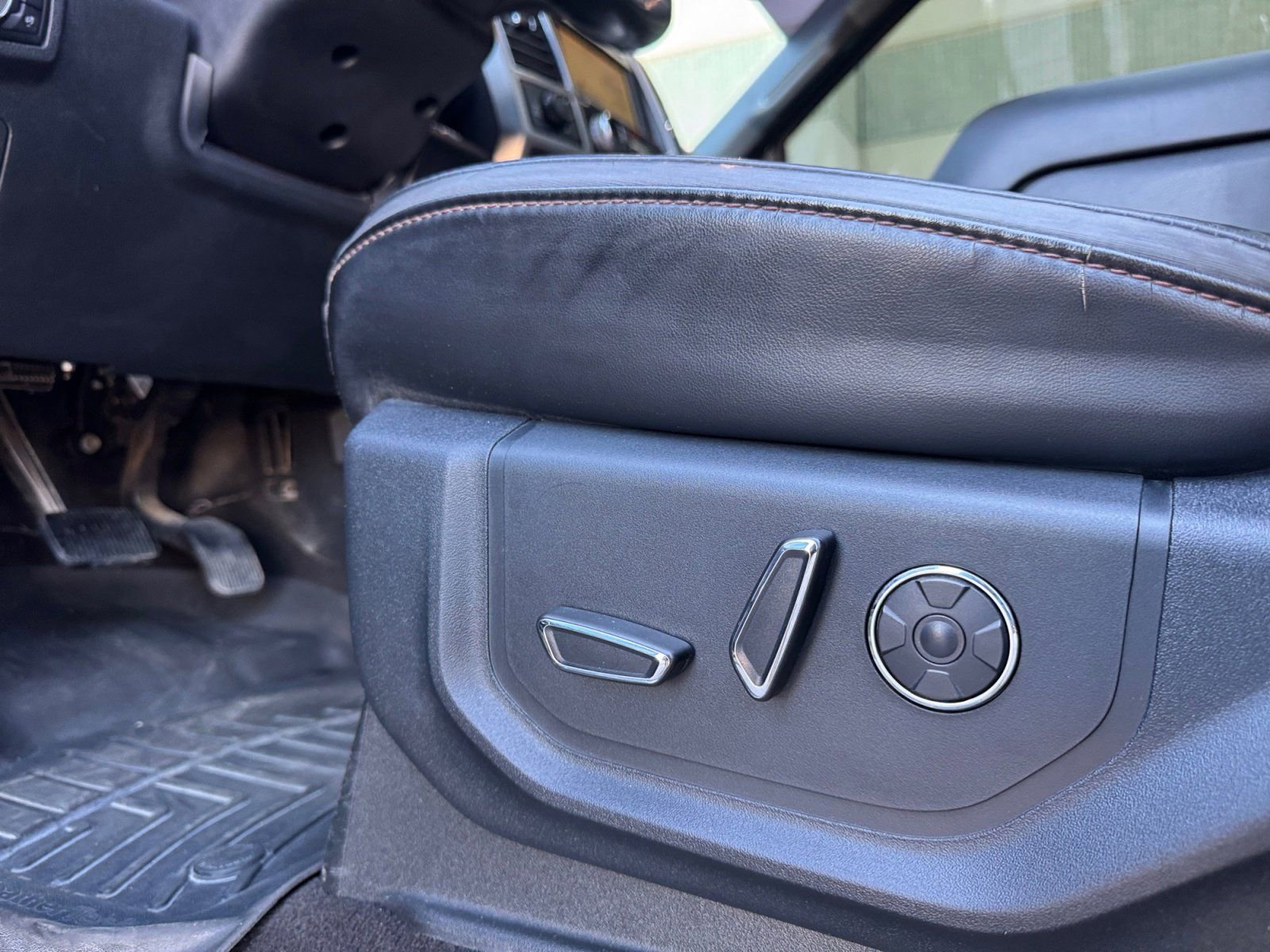 Certified 2020 Ford F150 Platinum w/ Equipment Group 701A Luxury image 20