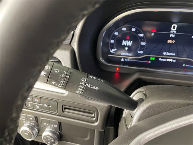 Used 2023 GMC Yukon SLT w/ SLT Luxury Package image 19