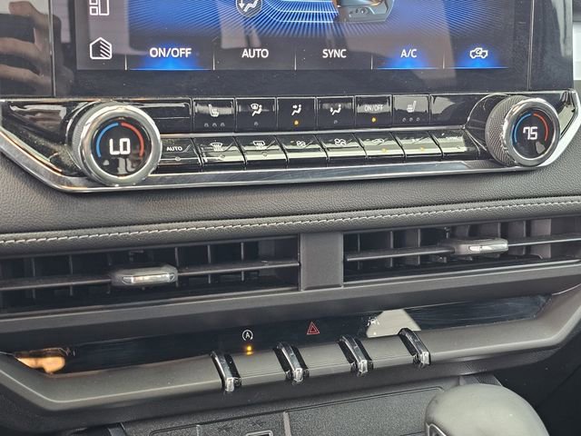 Used 2023 Chevrolet Colorado LT w/ LT Convenience Package III image 21