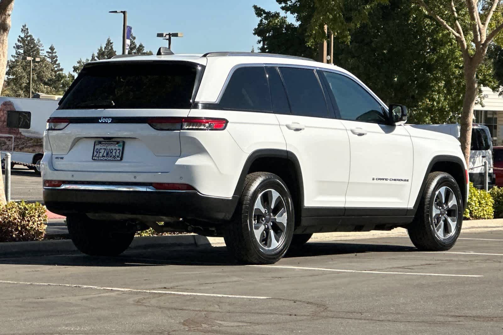 Used 2023 Jeep Grand Cherokee 4WD 4xe image 2