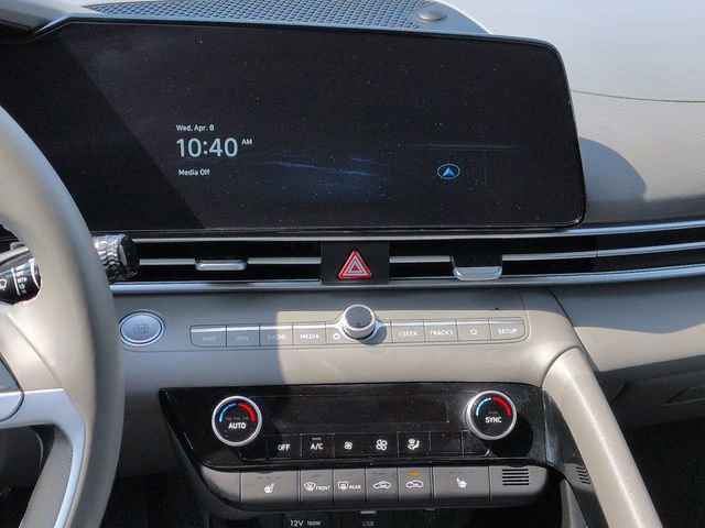 Used 2025 Hyundai Elantra SEL image 19