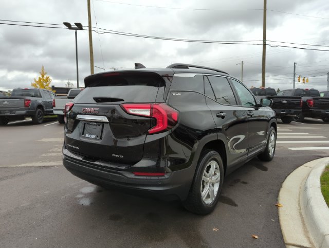 Used 2022 GMC Terrain SLE w/ Driver Convenience Package AWD/4WD image 5