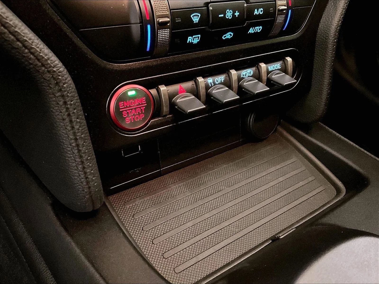 Certified 2020 Ford Mustang Shelby GT500 w/ Carbon Fiber Track Pack RWD image 29