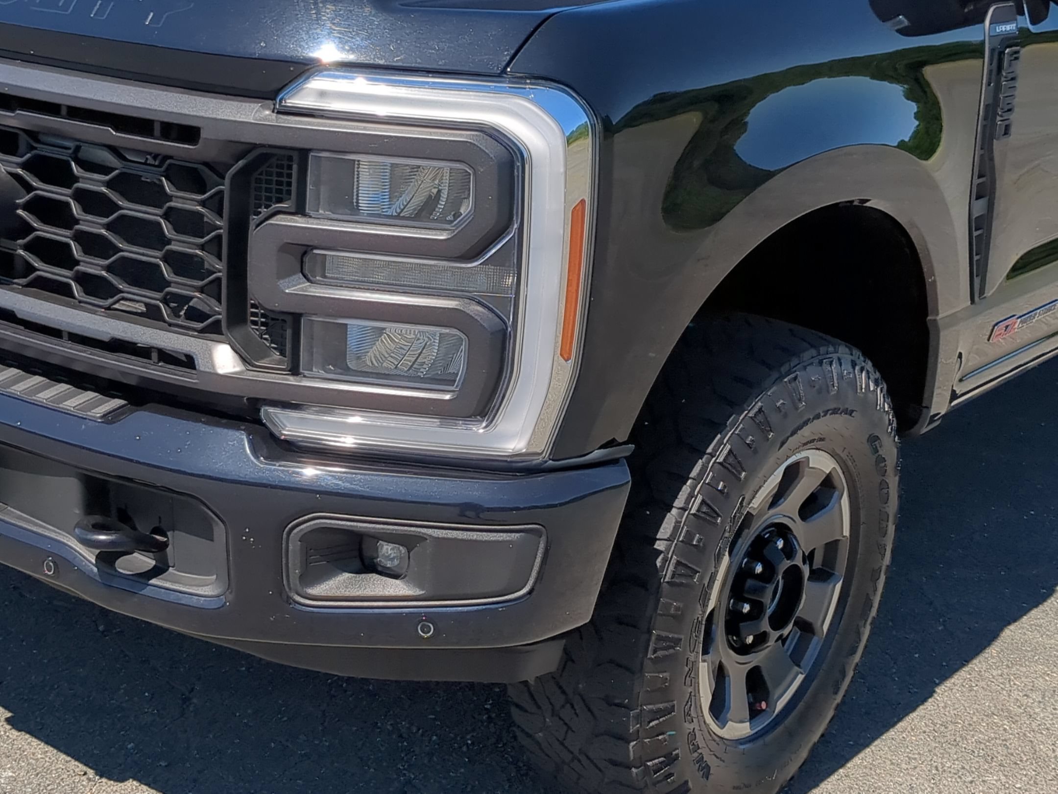 Certified 2023 Ford F250 Lariat w/ Lariat Ultimate Package AWD/4WD image 10