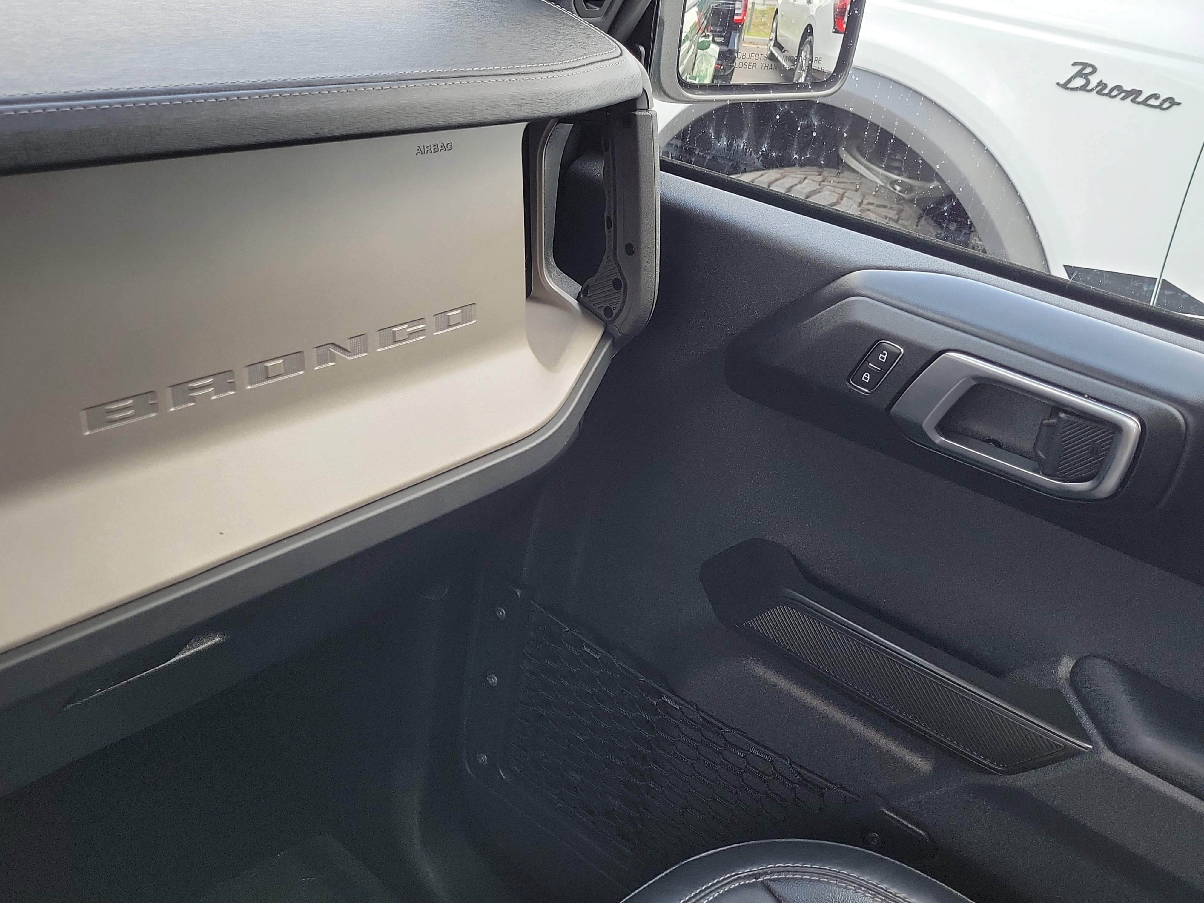 Certified 2025 Ford Bronco Outer Banks AWD/4WD image 27