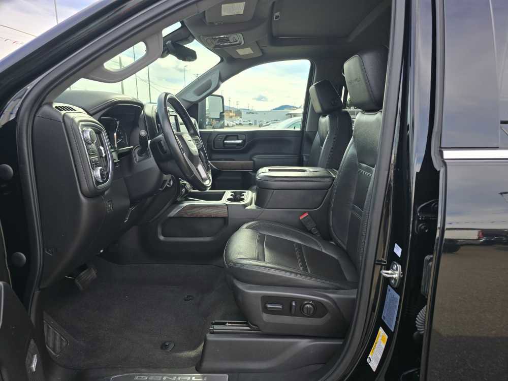 Used 2022 GMC Sierra 3500 Denali w/ Denali Ultimate Package image 9