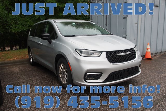 Used 2024 Chrysler Pacifica Touring-L