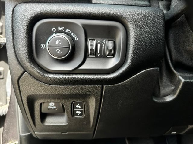 Used 2019 RAM 1500 Big Horn AWD/4WD image 13