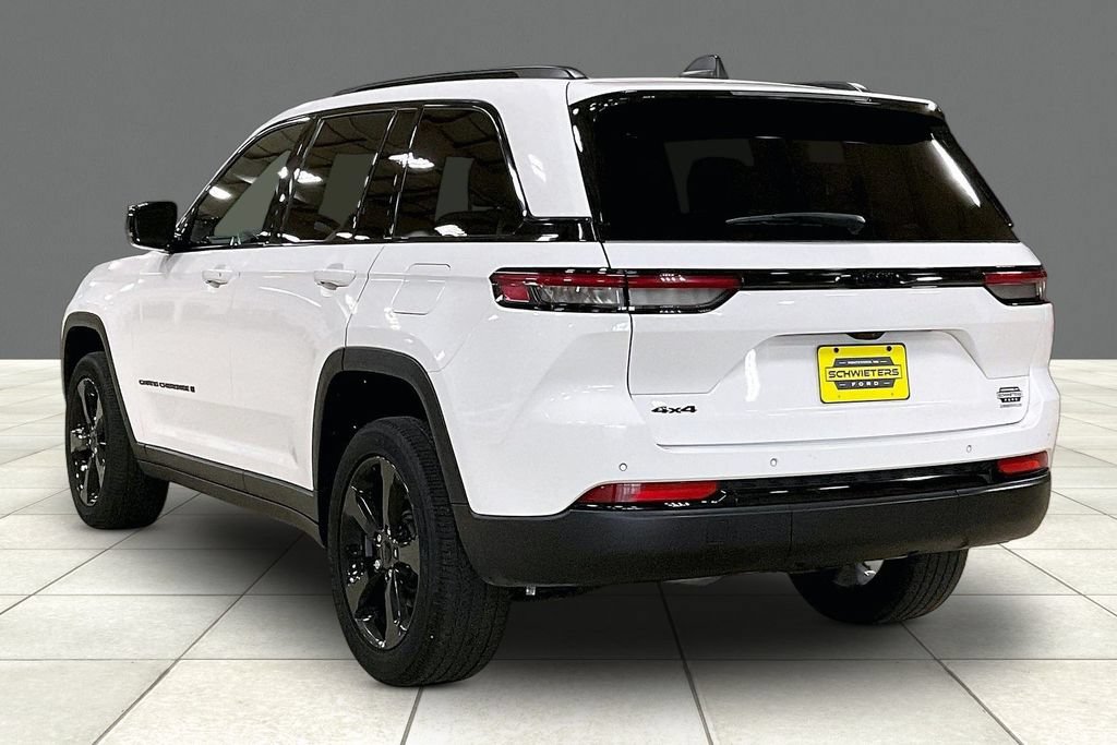 Used 2023 Jeep Grand Cherokee Altitude AWD/4WD image 11