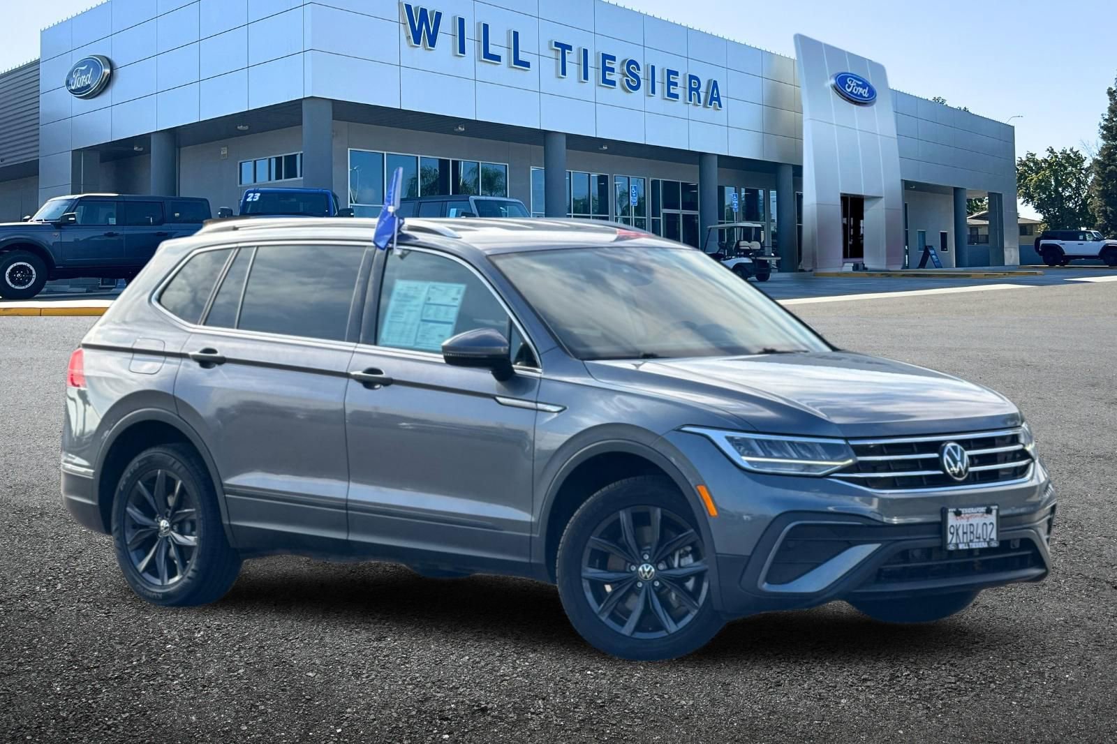 Used 2024 Volkswagen Tiguan SE image 2