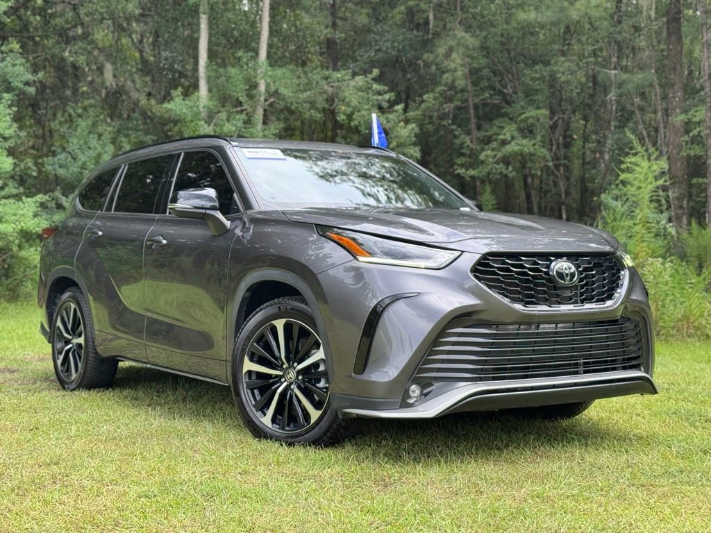 Used 2022 Toyota Highlander XSE