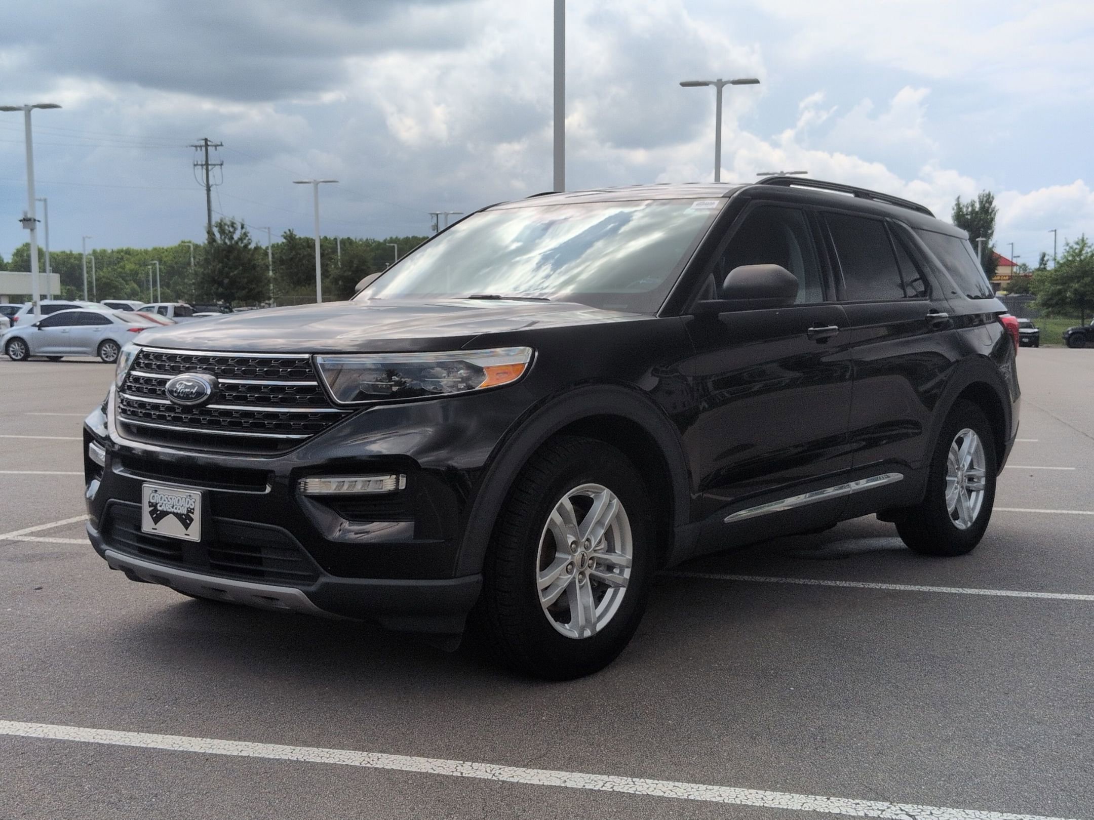 Certified 2021 Ford Explorer XLT w/ Equipment Group 202A RWD image 8