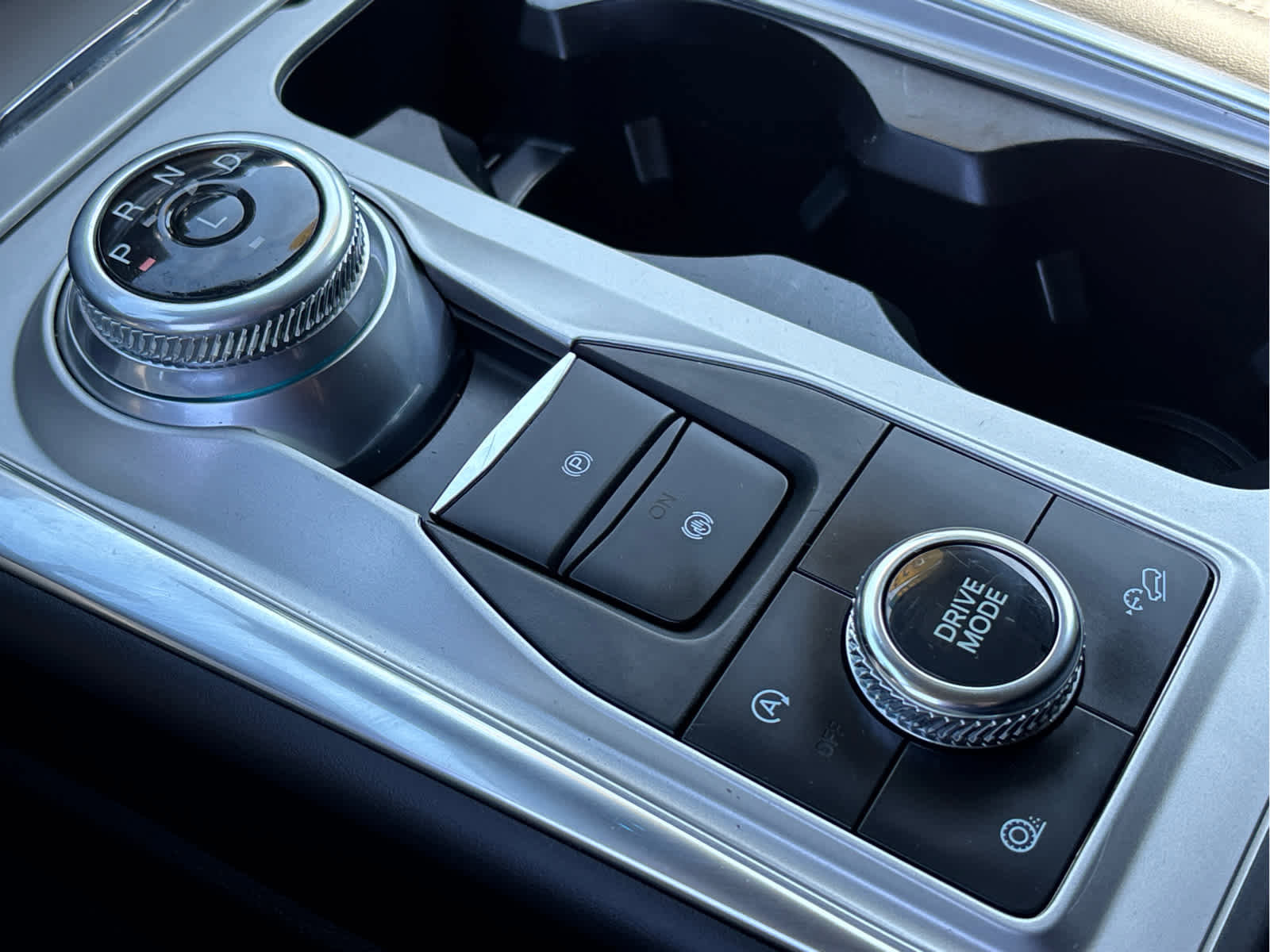 Certified 2023 Ford Explorer XLT w/ Equipment Group 202A image 25