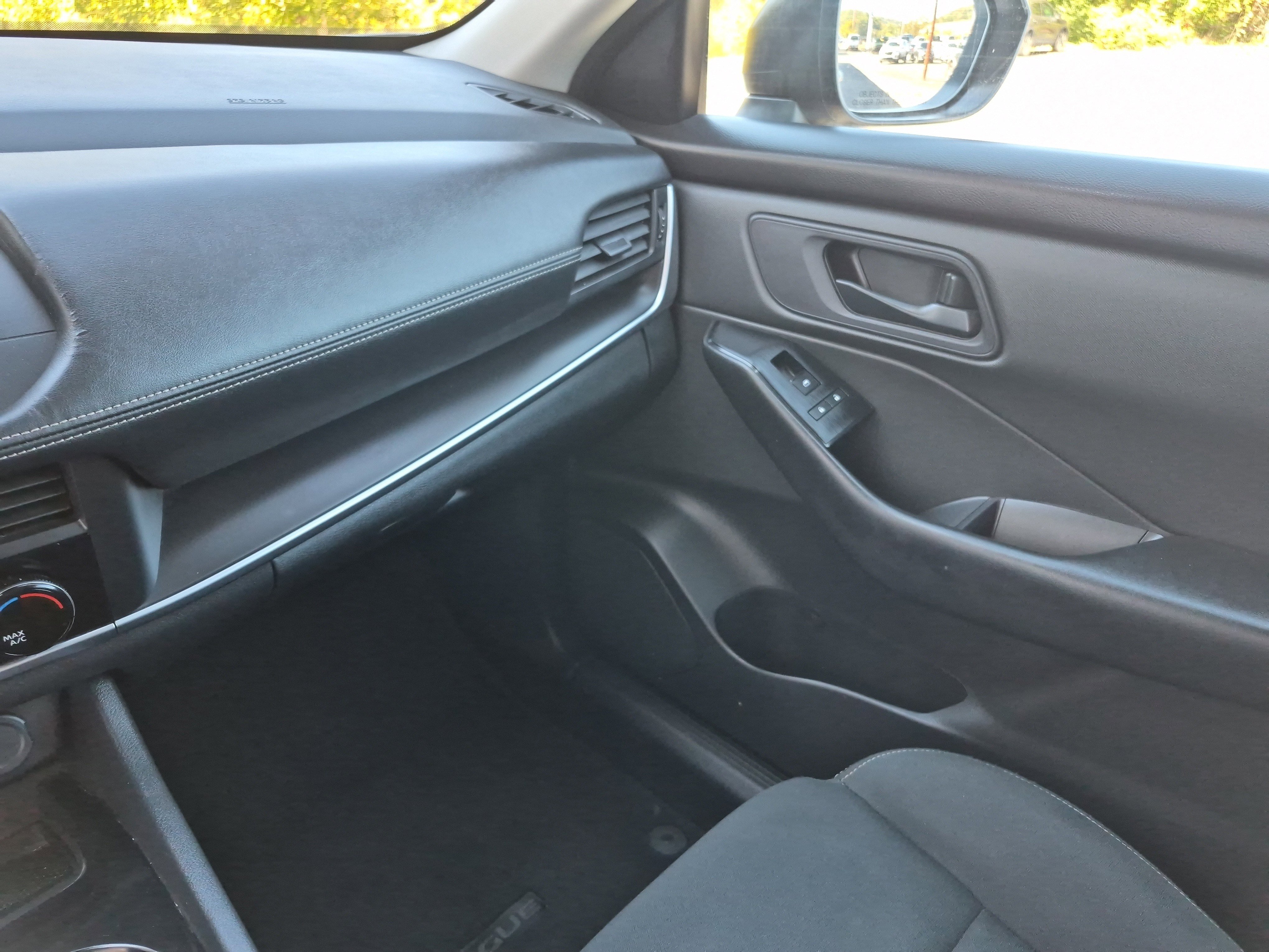 Used 2024 Nissan Rogue S image 18