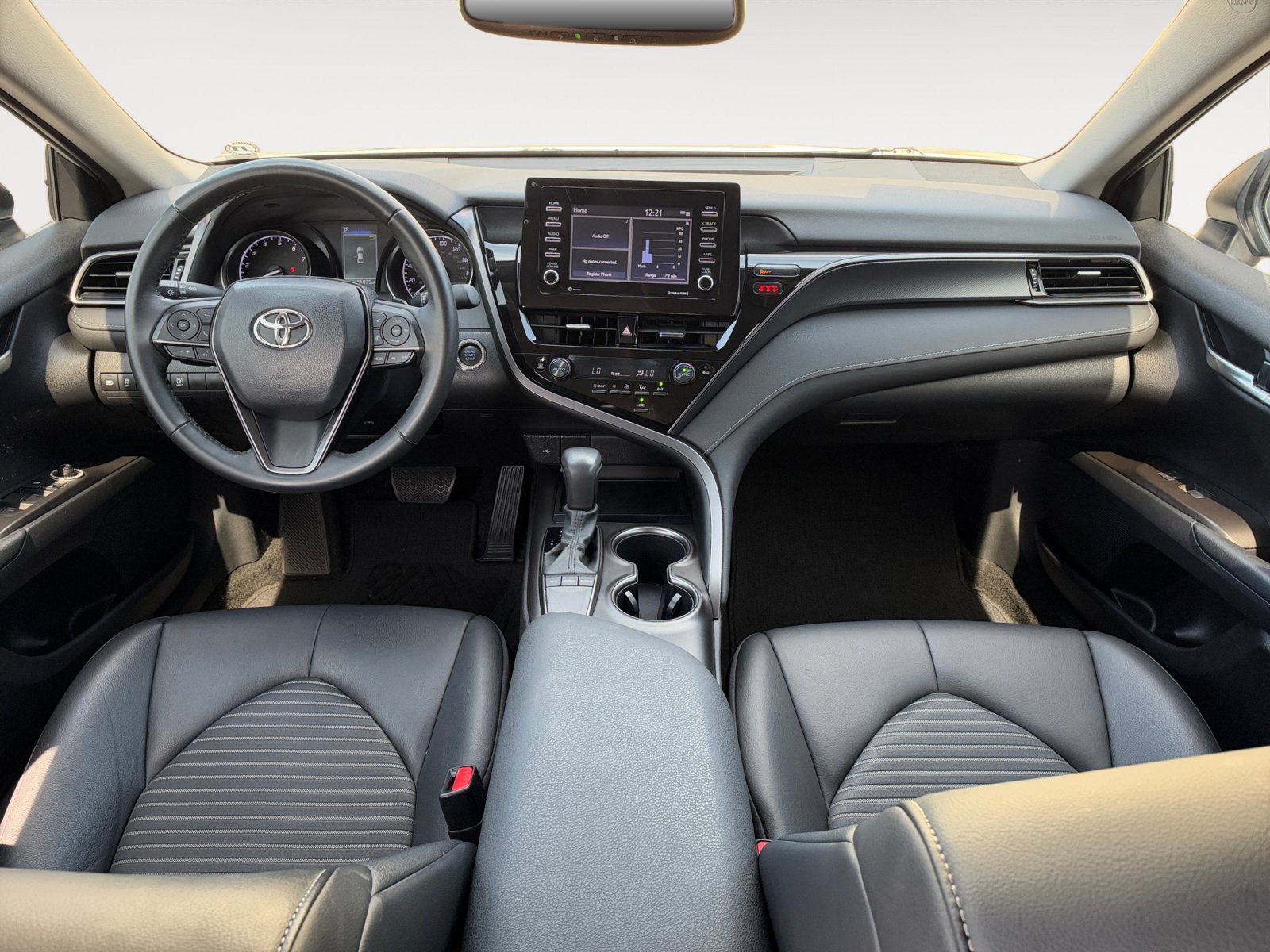 Used 2023 Toyota Camry SE w/ Convenience Package FWD image 10