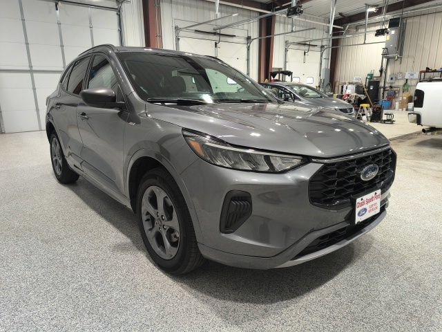 Certified 2024 Ford Escape ST-Line w/ Tech Pack #1 AWD/4WD image 4