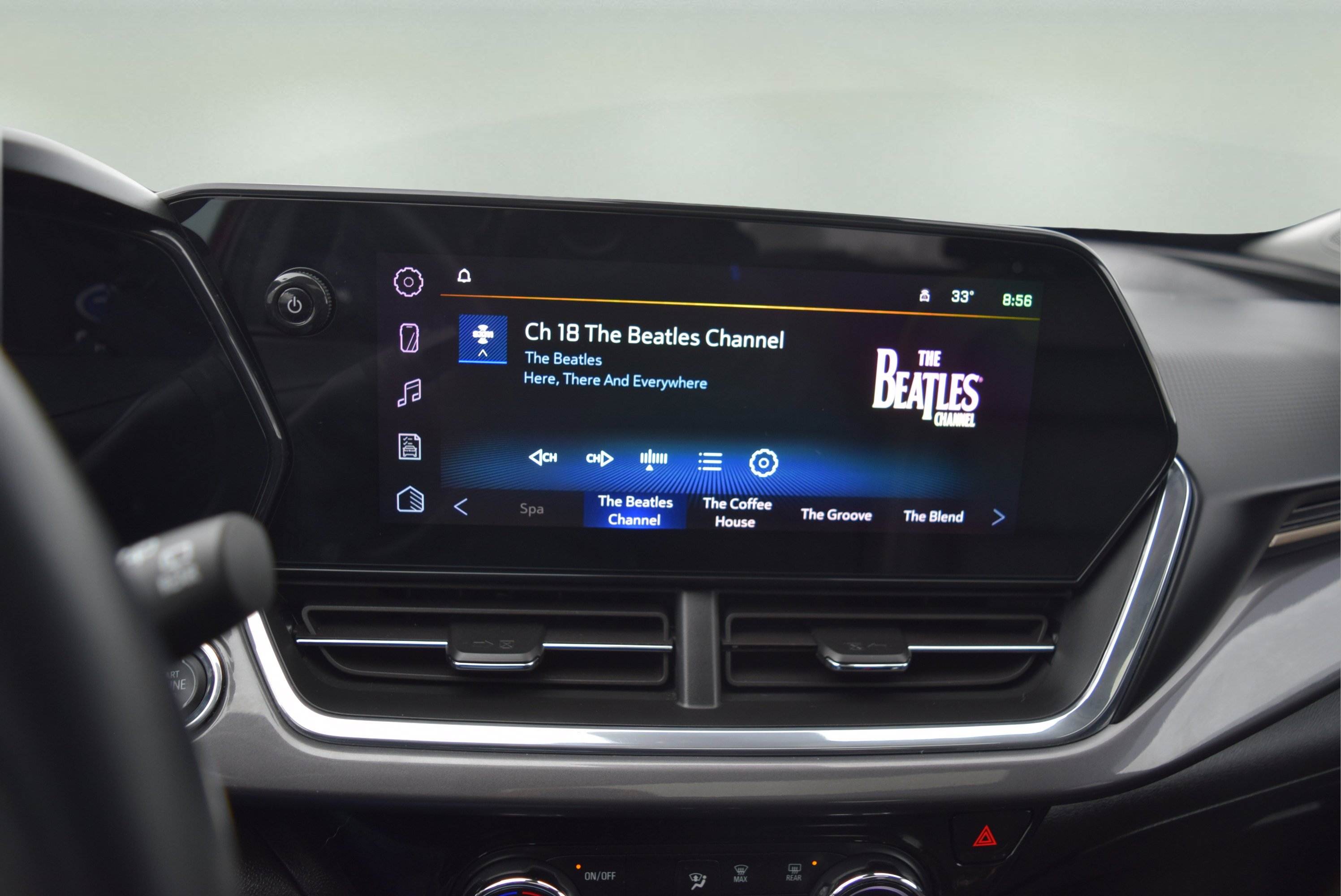 Used 2024 Chevrolet Trax ACTIV w/ Sunroof Package FWD image 17