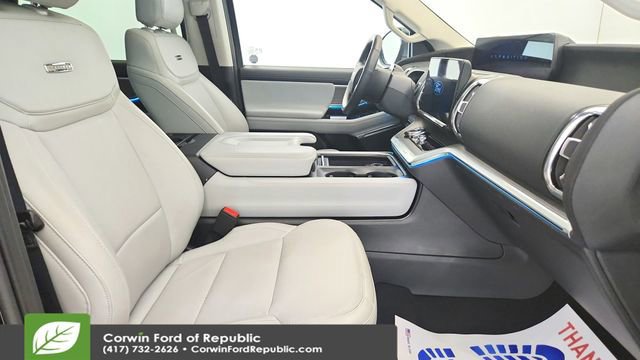 Certified 2025 Ford Expedition Platinum w/ Driver's Package image 28