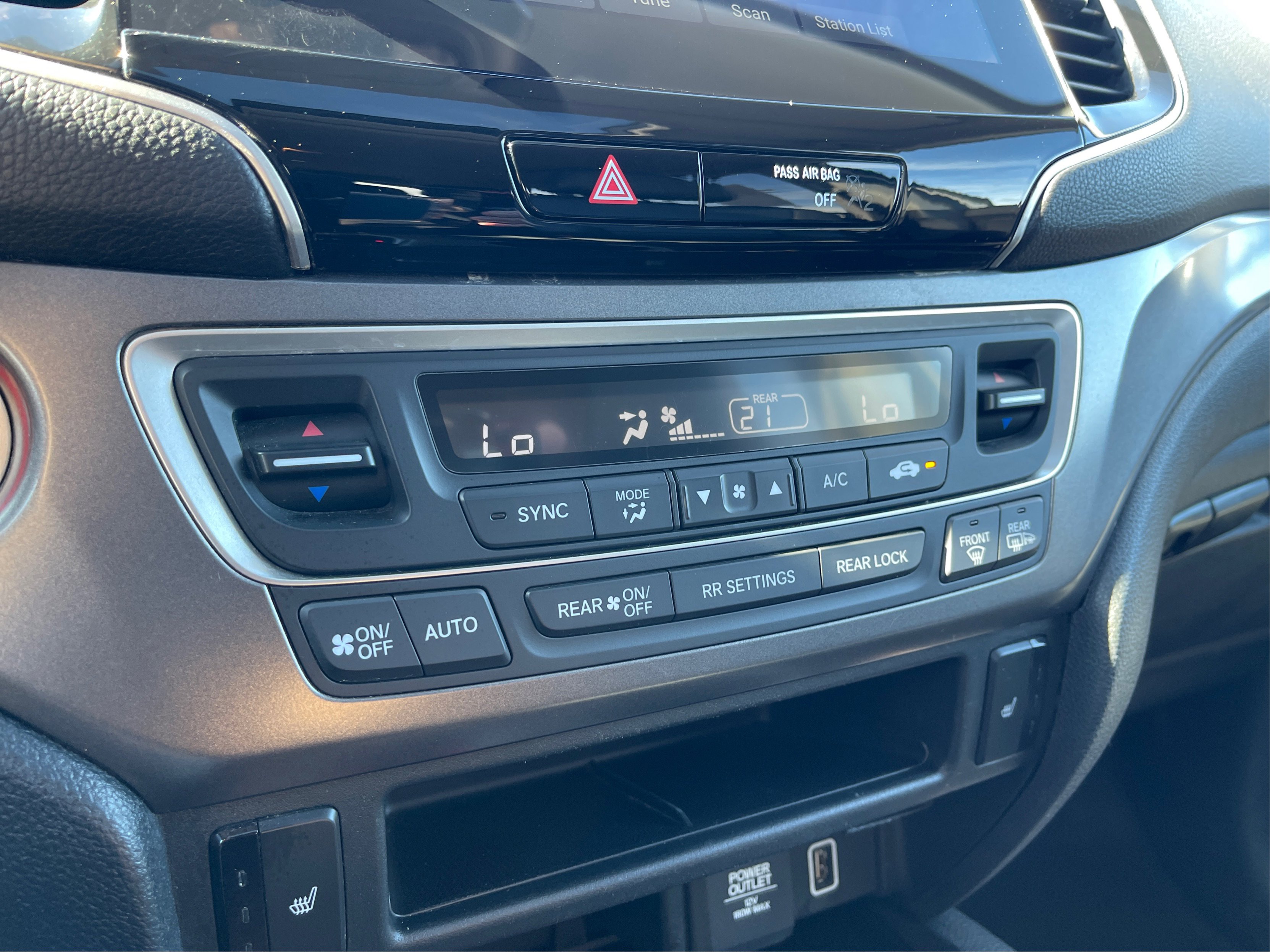 Used 2022 Honda Pilot Black Edition image 32