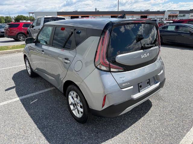 Used 2025 Kia Soul LX w/ LX Technology Package FWD image 4