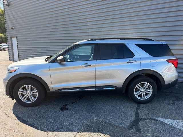 Certified 2024 Ford Explorer XLT w/ Equipment Group 202A AWD/4WD image 2