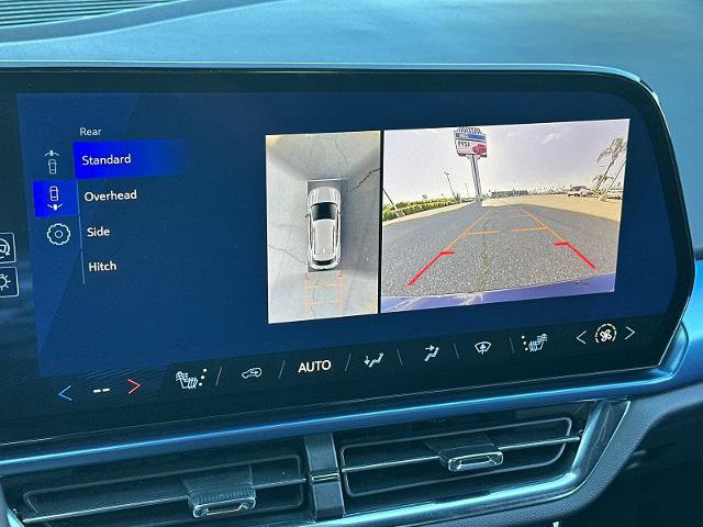 Used 2025 Chevrolet Equinox EV LT w/ Convenience Package image 18