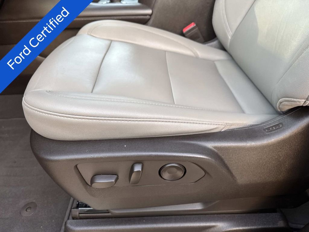 Used 2022 Chevrolet Tahoe Z71 w/ Luxury Package image 19