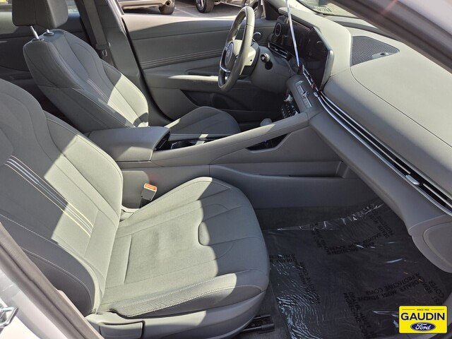 Used 2025 Hyundai Elantra SEL FWD image 16