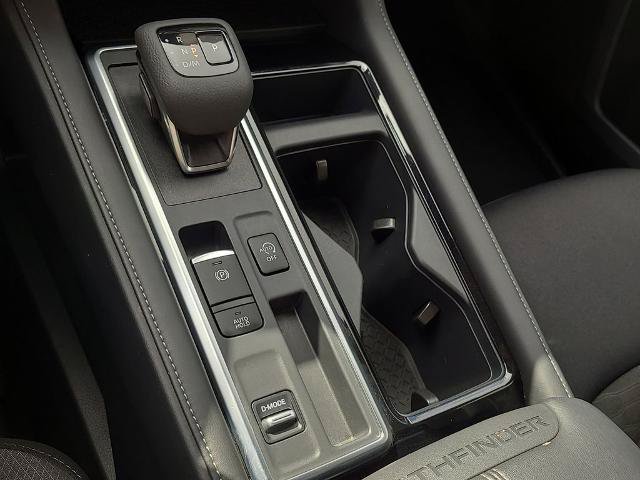 Used 2025 Nissan Pathfinder SV FWD image 28