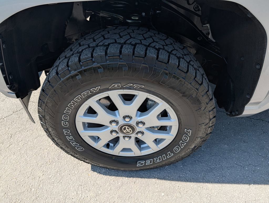 Used 2025 Toyota Tacoma SR5 AWD/4WD image 30