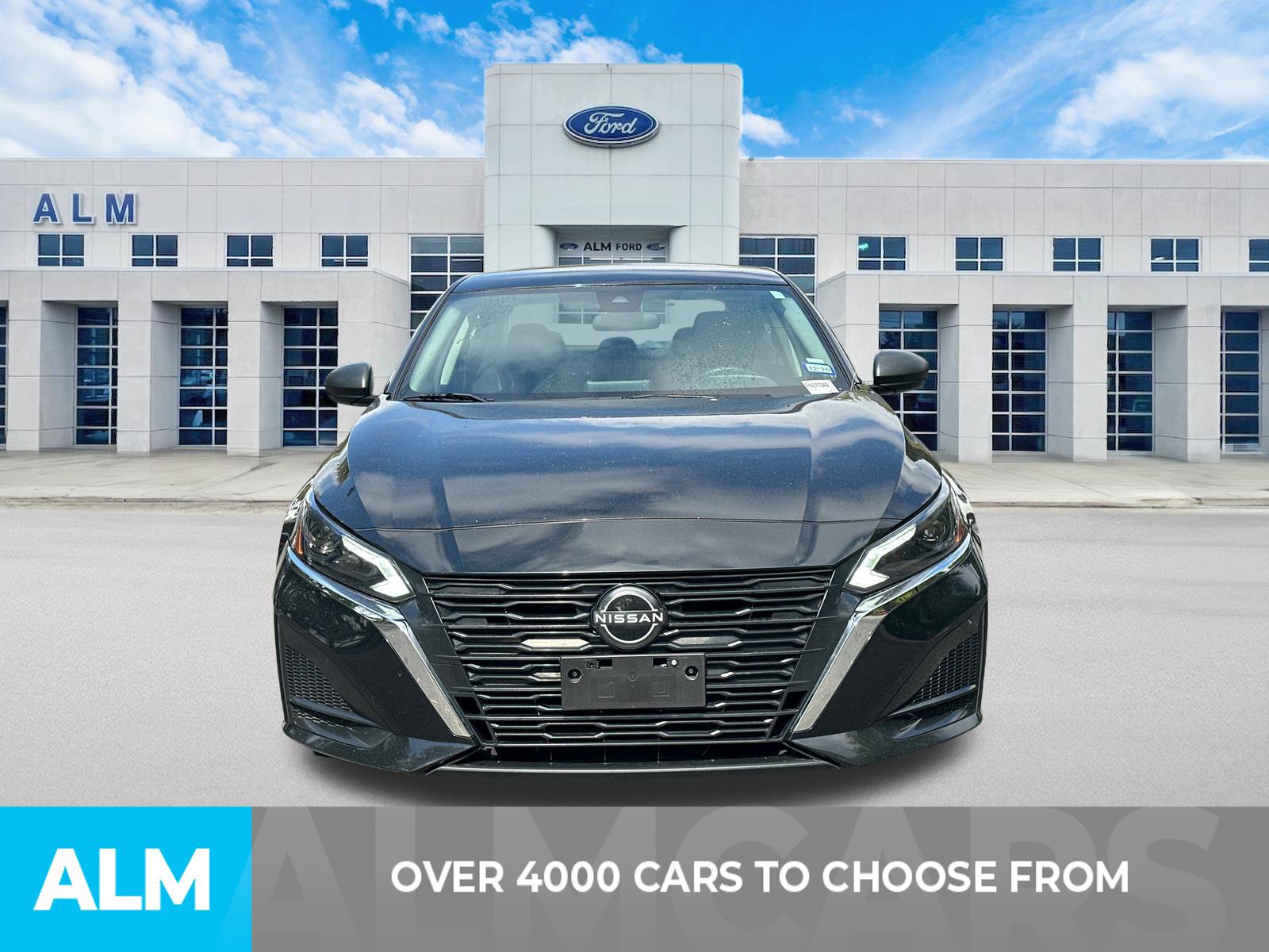 Used 2024 Nissan Altima 2.5 SV FWD image 2