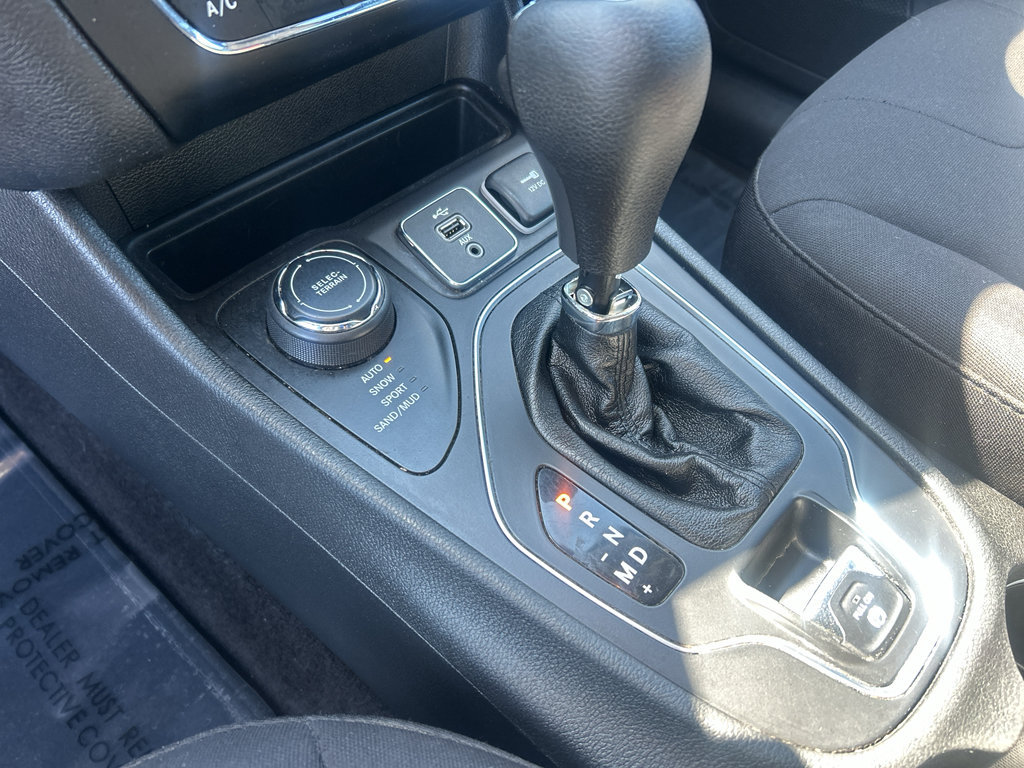 Used 2019 Jeep Cherokee Latitude w/ Popular Appearance Group AWD/4WD image 20
