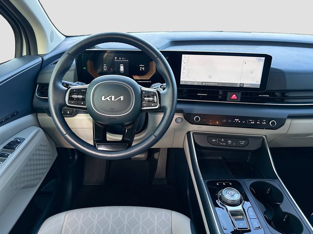 Used 2025 Kia Carnival EX FWD image 22