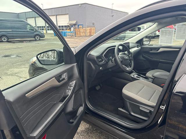 Certified 2022 Ford Escape SE w/ SE Sport Appearance Package AWD/4WD image 6