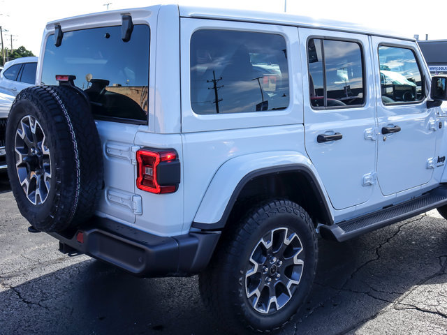 Used 2026 Jeep Wrangler Unlimited Sahara AWD/4WD image 7