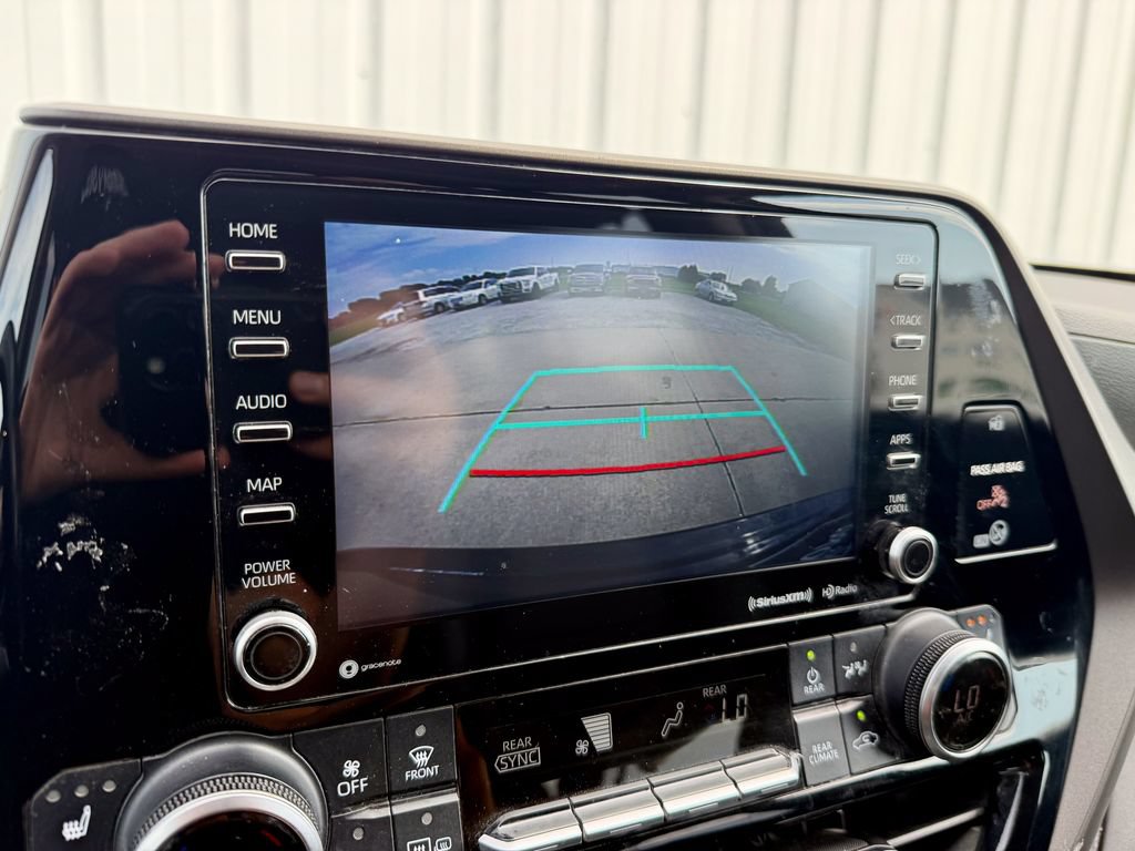 Used 2021 Toyota Highlander XLE AWD/4WD image 24