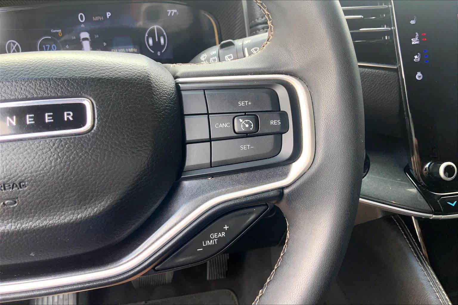 Used 2022 Jeep Wagoneer Series I AWD/4WD image 25