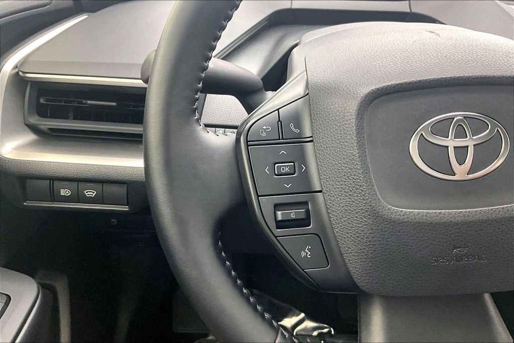 Used 2025 Toyota Prius LE FWD image 18