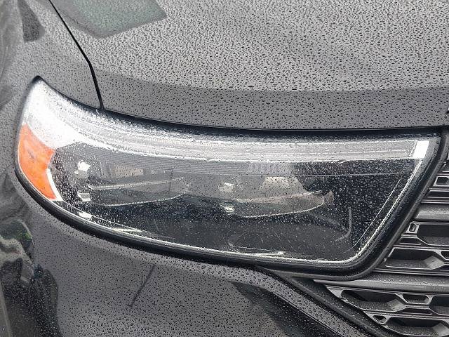 Certified 2022 Ford Explorer XLT w/ Equipment Group 202A image 9