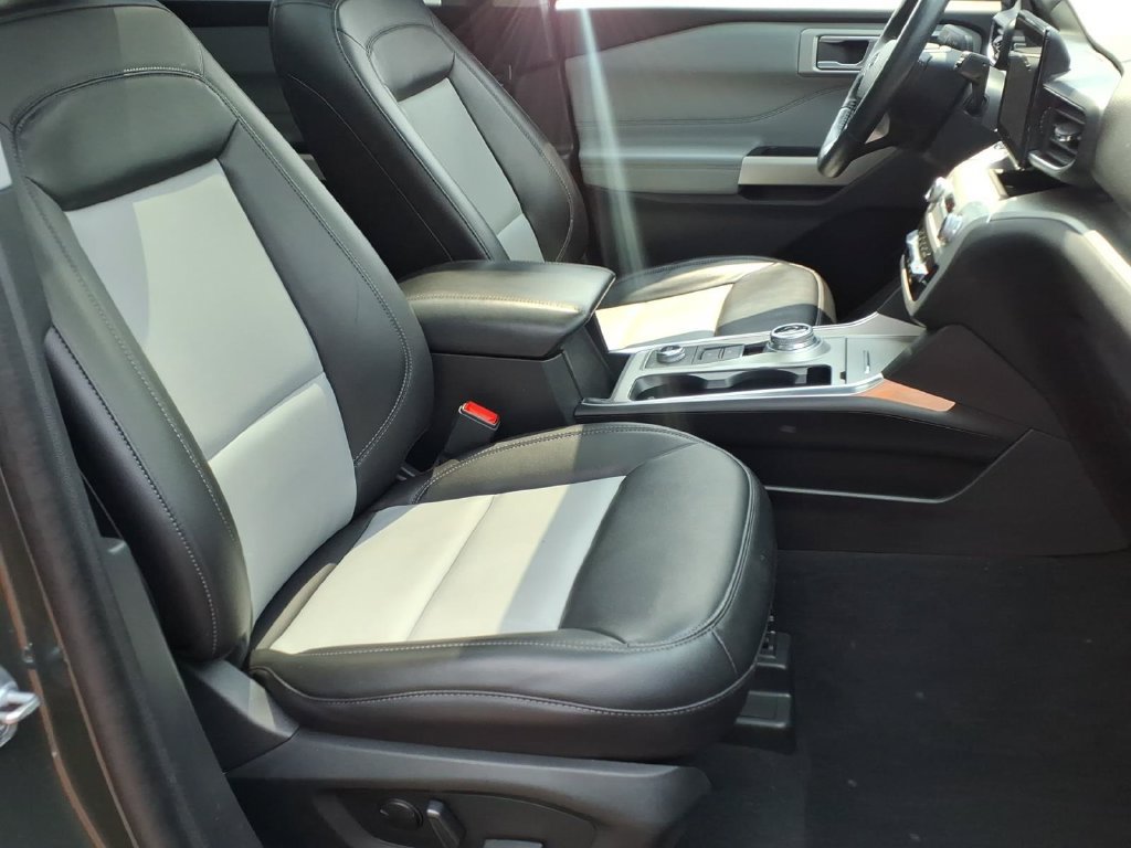 Certified 2022 Ford Explorer XLT w/ Equipment Group 202A AWD/4WD image 27