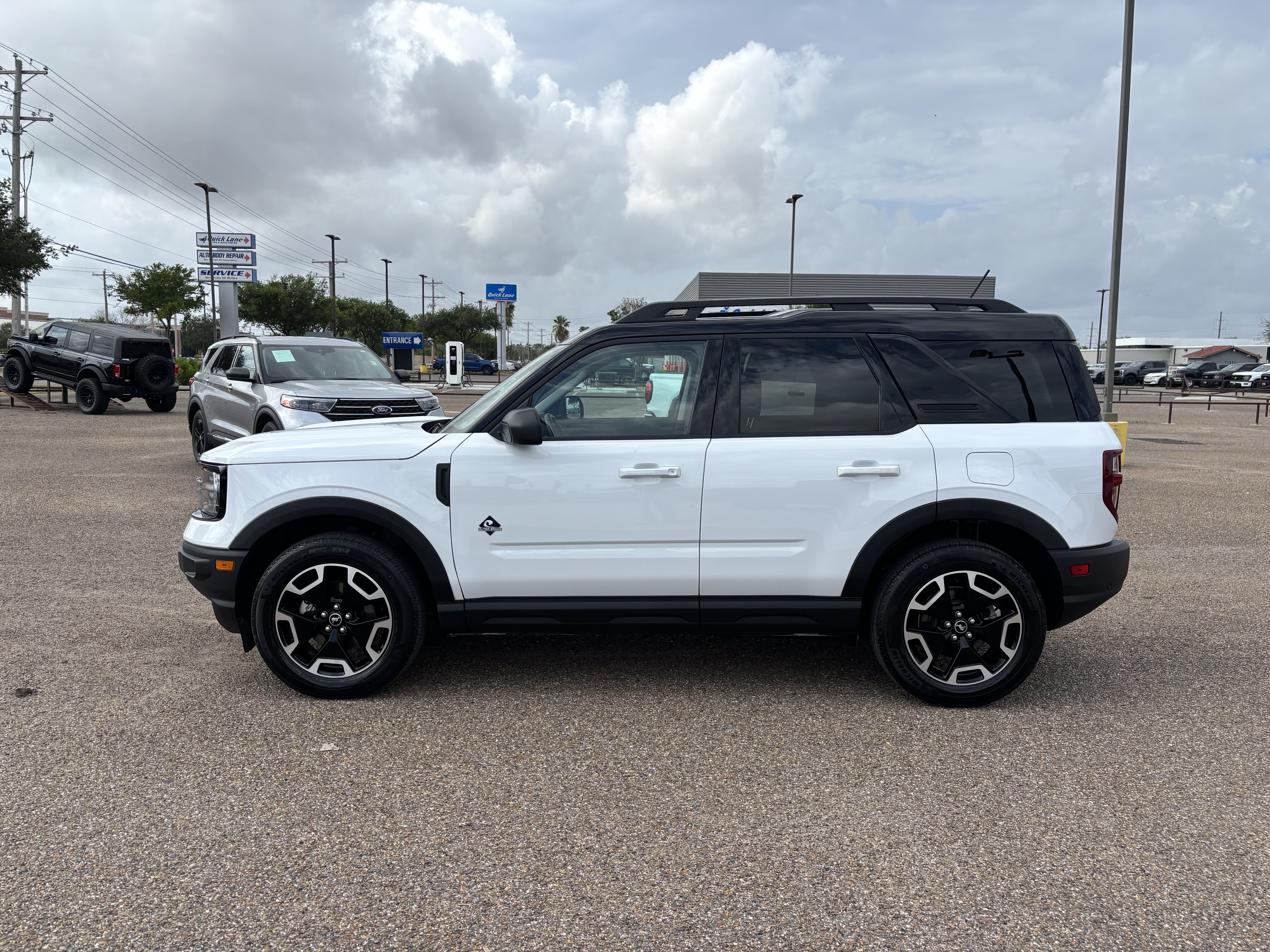 Certified 2024 Ford Bronco Sport Outer Banks w/ Tech Package AWD/4WD image 2