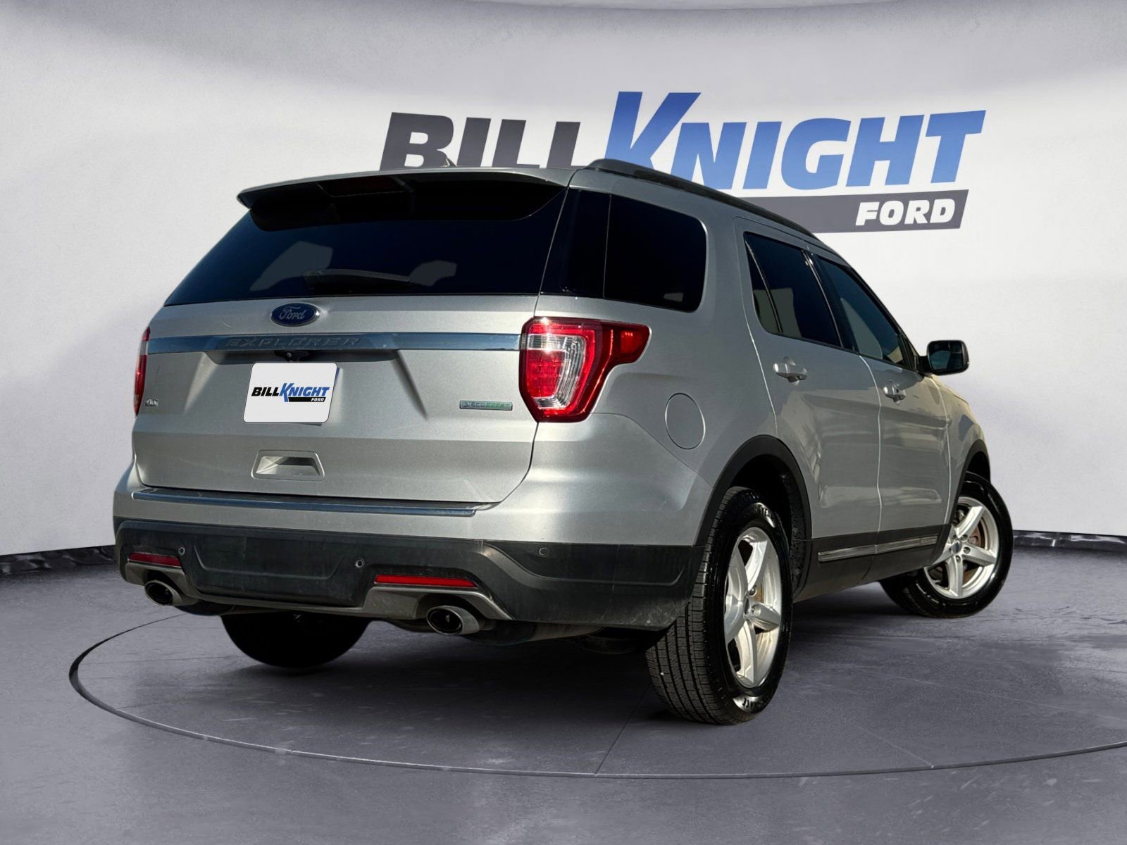 Certified 2018 Ford Explorer XLT w/ Equipment Group 202A image 5