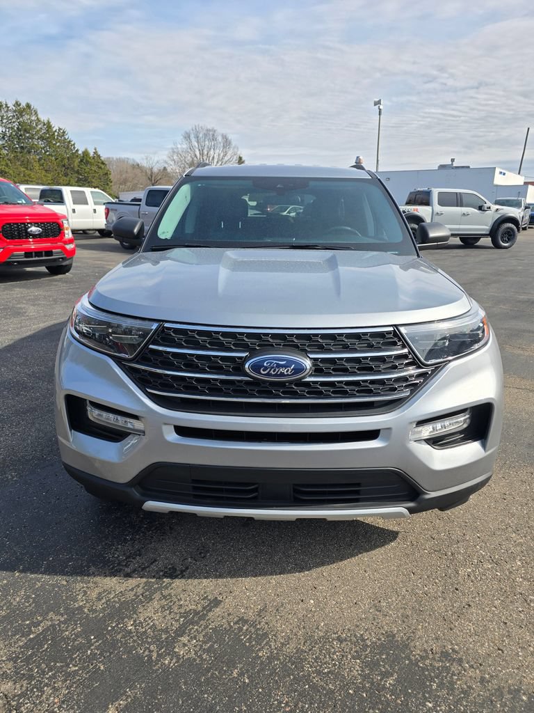 Certified 2023 Ford Explorer XLT w/ Equipment Group 202A AWD/4WD image 8