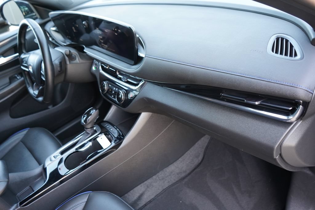 Used 2025 Buick Envista Sport Touring FWD image 20