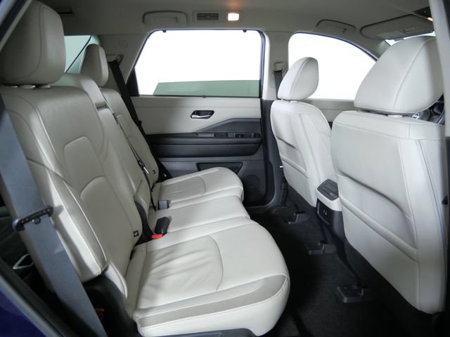 Used 2023 Nissan Pathfinder SL AWD/4WD image 14