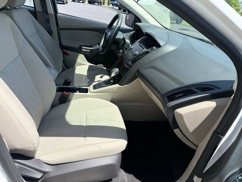 Certified 2017 Ford Focus SE FWD image 11